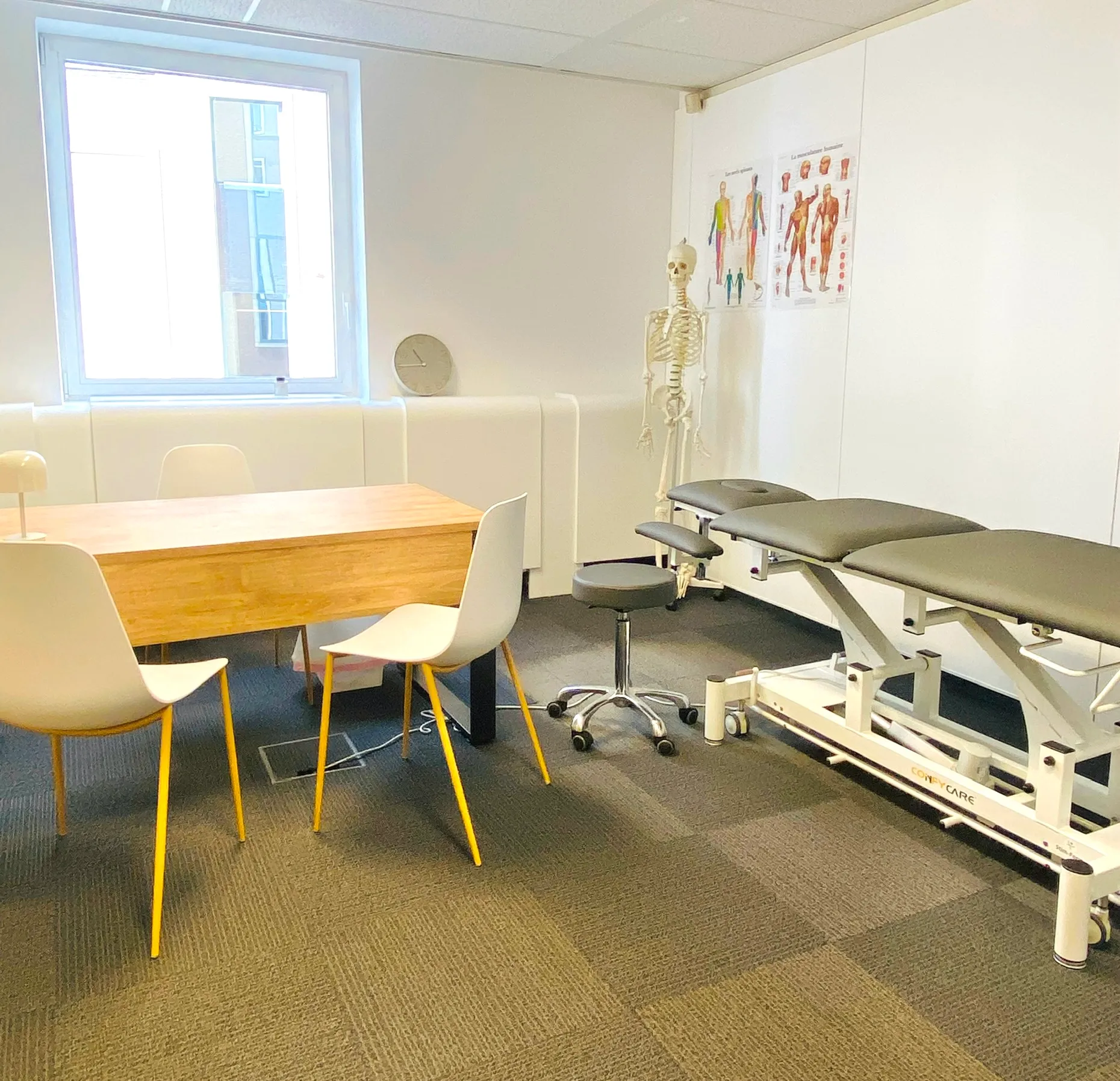Salle de kinésithérapie et de ostéopathie au centre médical Rebalance à Ixelles