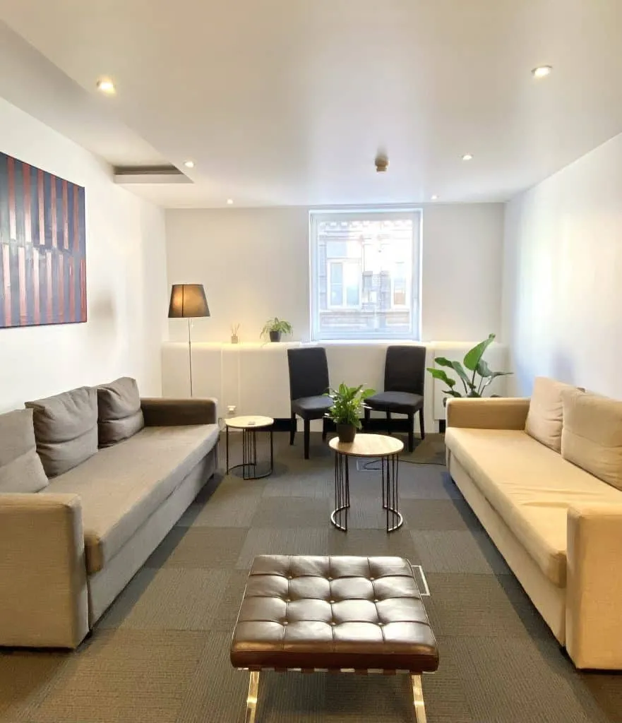 Illustration of Salle dattente 881x1024 at Rebalance medical centre