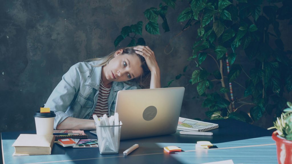 Stress et mal de dos : quand l’esprit pèse sur la colonne