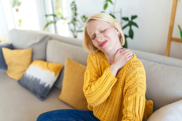 Douleur à l'épaule épaule gelée